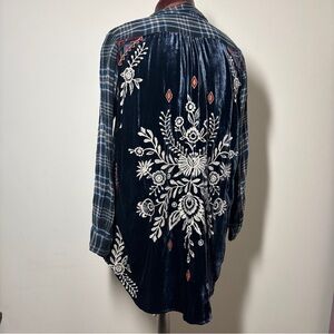 Johnny Was Shirt Size M velvet back embroidered